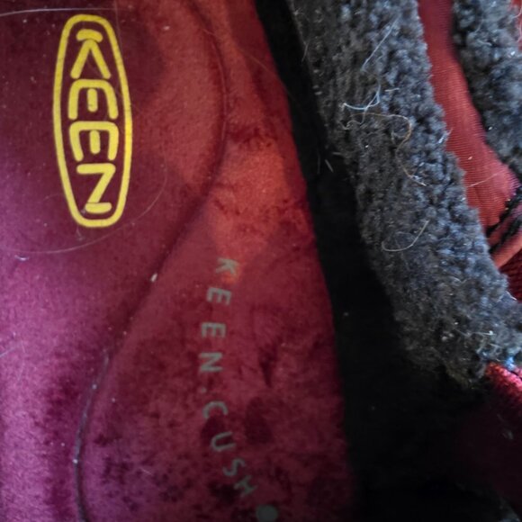 Keen Womens Burgundy Slip-On Quilted Winter Shoes Size 9 M - Picture 3 of 5